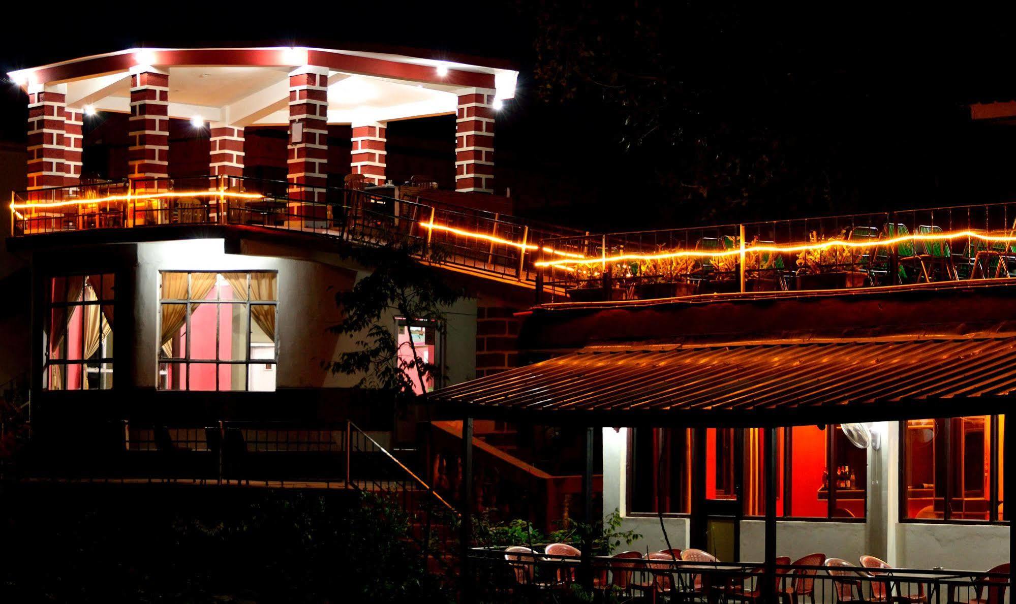 Dee Jay Resort Dhaliara Buitenkant foto