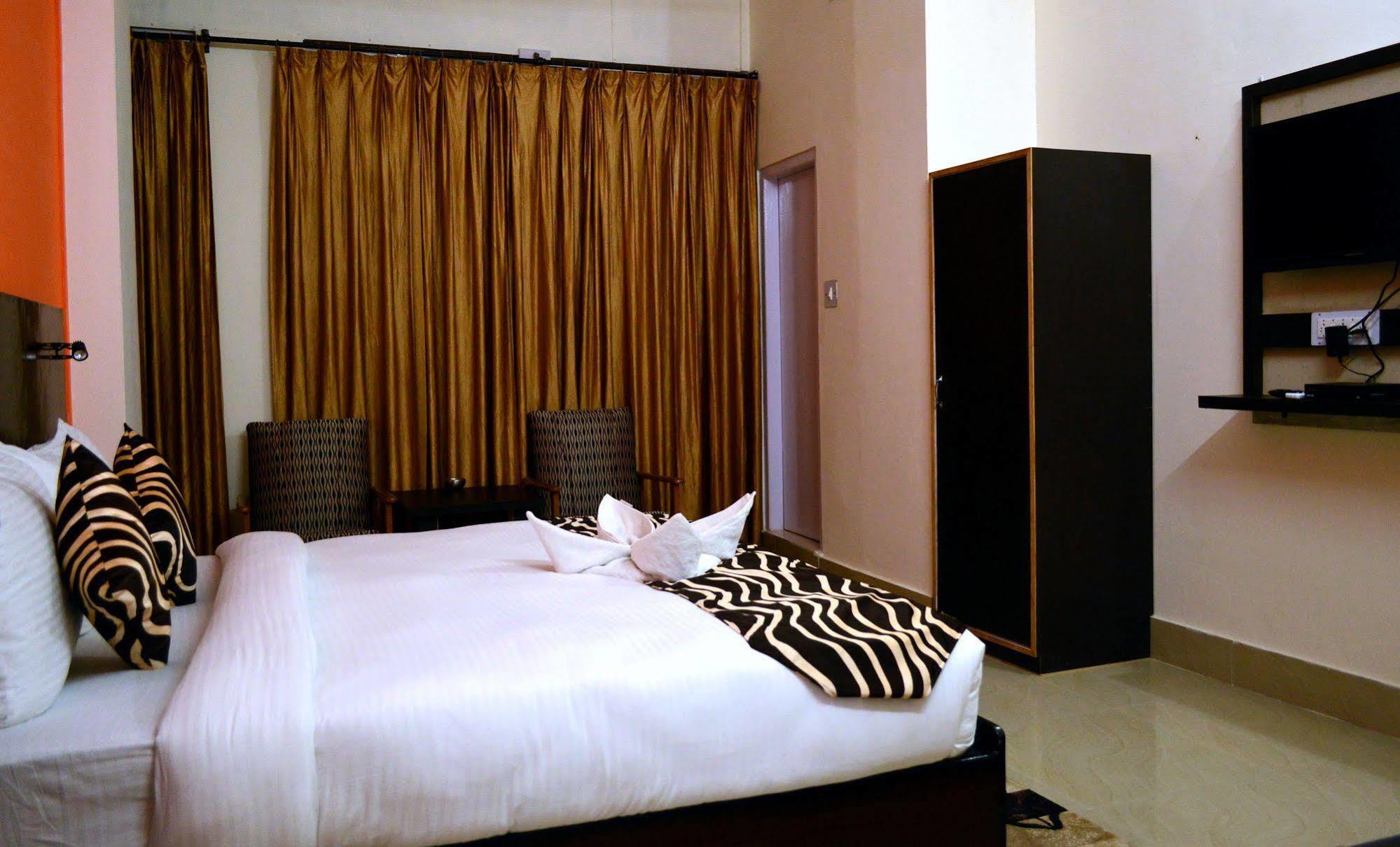 Dee Jay Resort Dhaliara Buitenkant foto